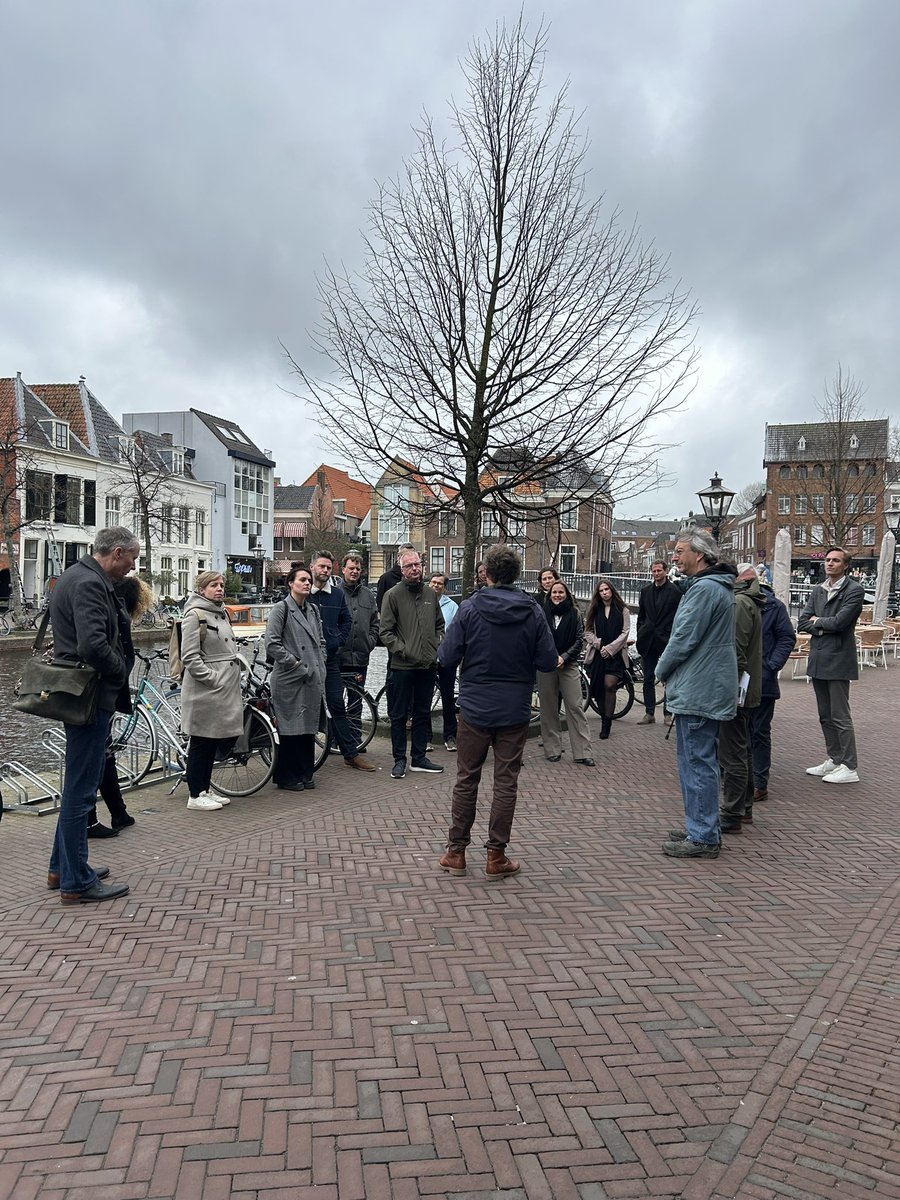 Provinciale Staten zijn vandaag op werkbezoek met het Erfgoedhuis. Onderdeel is het bezoek aan het historische centrum van Leiden waar de gemeente cultuurhistorie combineert met het meer klimaatbestendig maken van de stad.