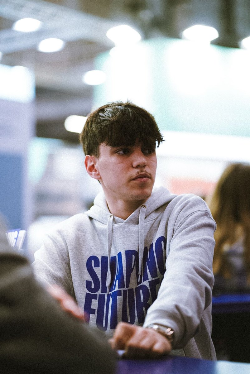 Un any més, tornem a ser al <a href="/saloensenyament/">Saló Ensenyament</a>! 🤩
Aquest matí, la rectora i la gerent de la <a href="/UPFBarcelona/">UPF Barcelona</a>, Laia de Nadal i Rosa Maria Pujante, s'han apropat per saludar la direcció i els alumnes d'ESCI-UPF. Des d'avui i fins diumenge, ens trobareu a l'estand 309!