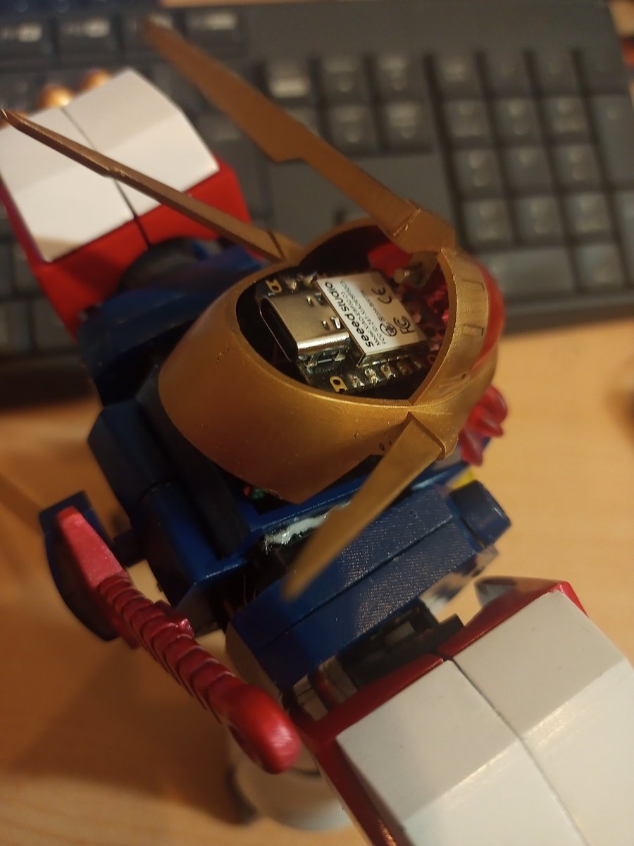 mkawabon's tweet image. プログラムの書換えをする時は、こんな感じで龍神丸の後頭部を外します。ちょっとbootボタンが押しづらいのが難点です😅
ボードはxiao esp32c3です。
#seeed