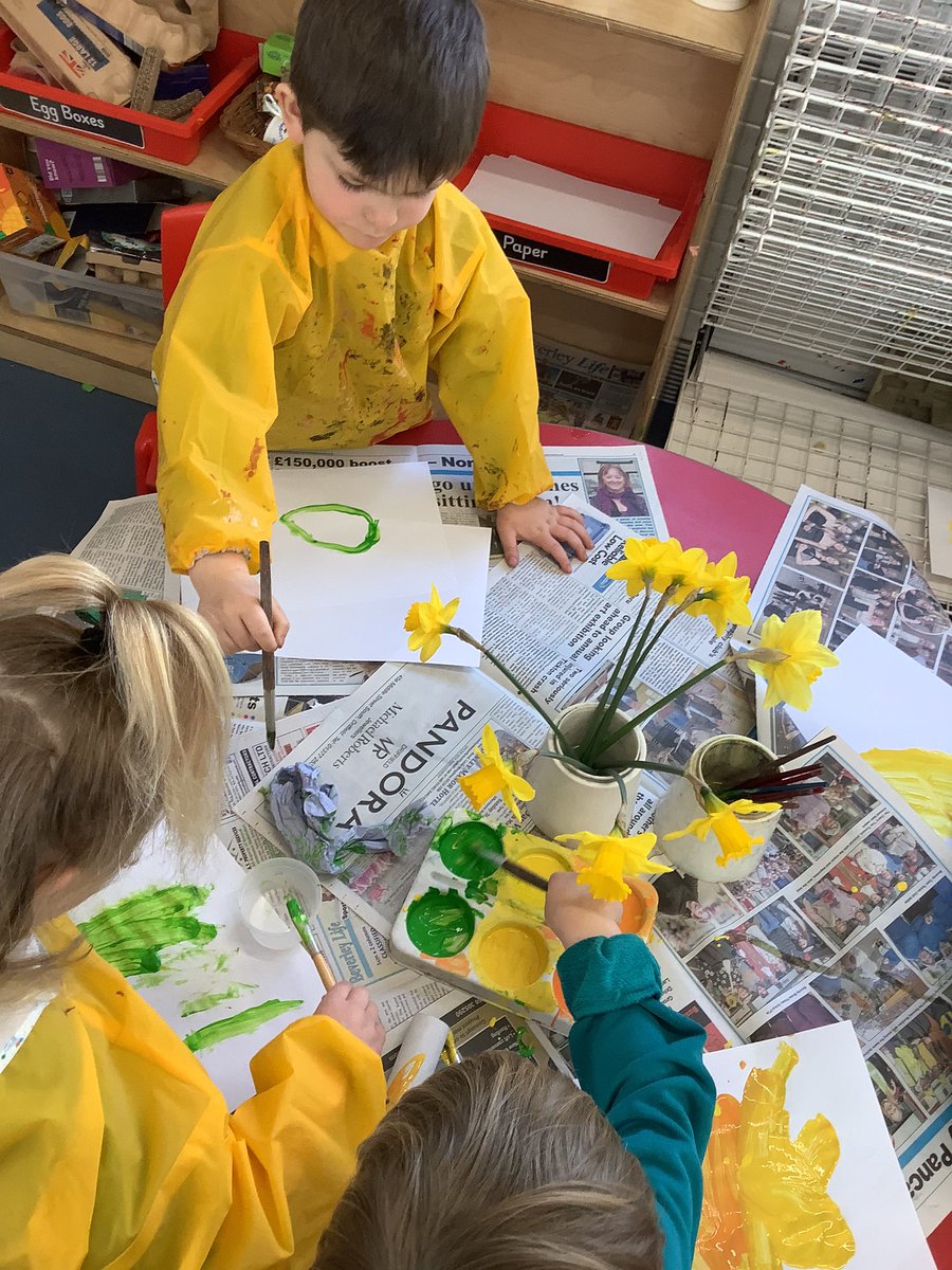 Spring has arrived in EYFS. The children are busy creating and painting daffodils. #siggeyfs #siggart