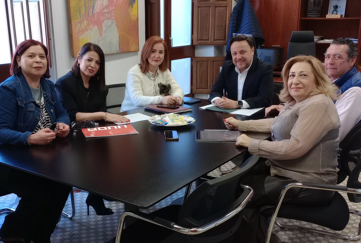 🗣️Hoy nos han recibido en el @aytog, los concejales <a href="/Fran_Almohalla/">Francis Almohalla</a> y M. Rosario Pallares.
Vaya nuestro agradecimiento por su atención e interés por las trabajadoras de la limpieza
<a href="/Clece_/">CLECE</a> <a href="/Atende_/">Atende_</a> <a href="/cvalderasa/">Cristóbal Valderas</a> <a href="/MoralesGabrielv/">GabrielvMorales</a> <a href="/ERNESTOMP10/">ERNESTO MATESANZ PAJE</a>