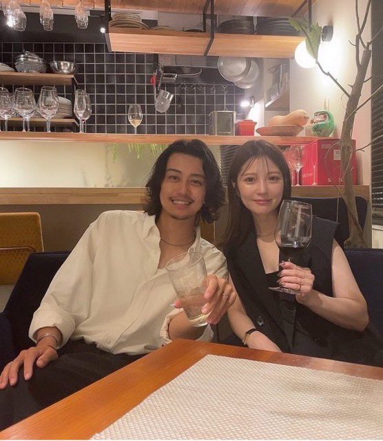 ←結婚当初　　　　　　　結婚7年目→

何回も言うけどこの6.7年で信じられないくらい胡散臭くなっちまった。