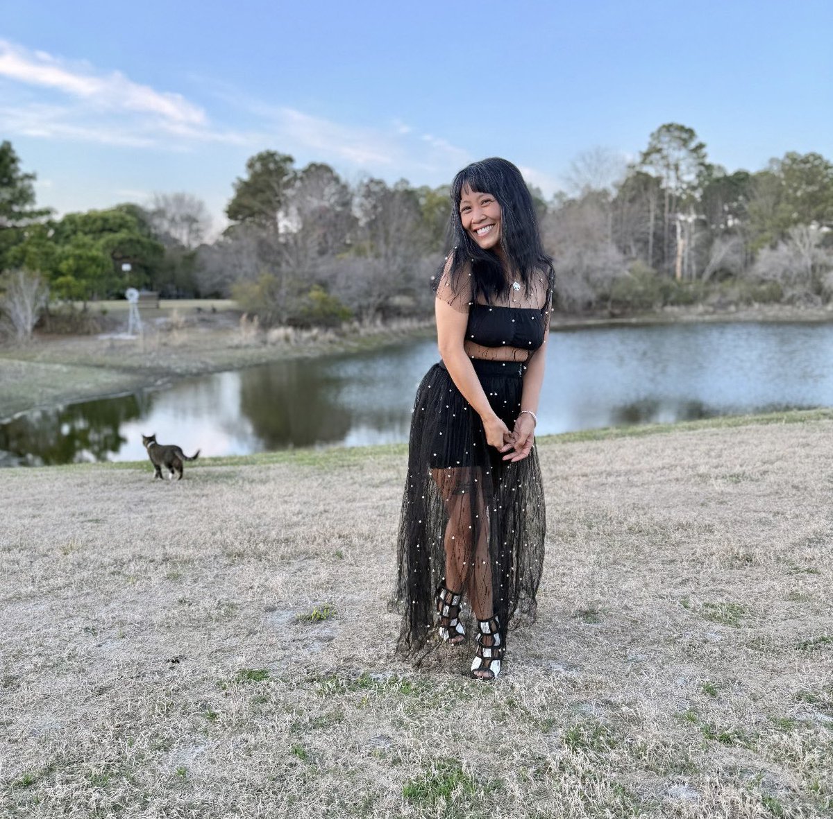 PINAYJD's tweet image. My husband, my barber, my eyebrow tech, my best friend, Loverrr and 5 ever, encouraged me to take these photos in our back yard. 

Me: Honey, my toe nails aren’t painted. 

Him: You’re beautiful. Come on, I have an idea. 

#45where #ariesgang 🎂🥳🎁🥰🐈‍⬛