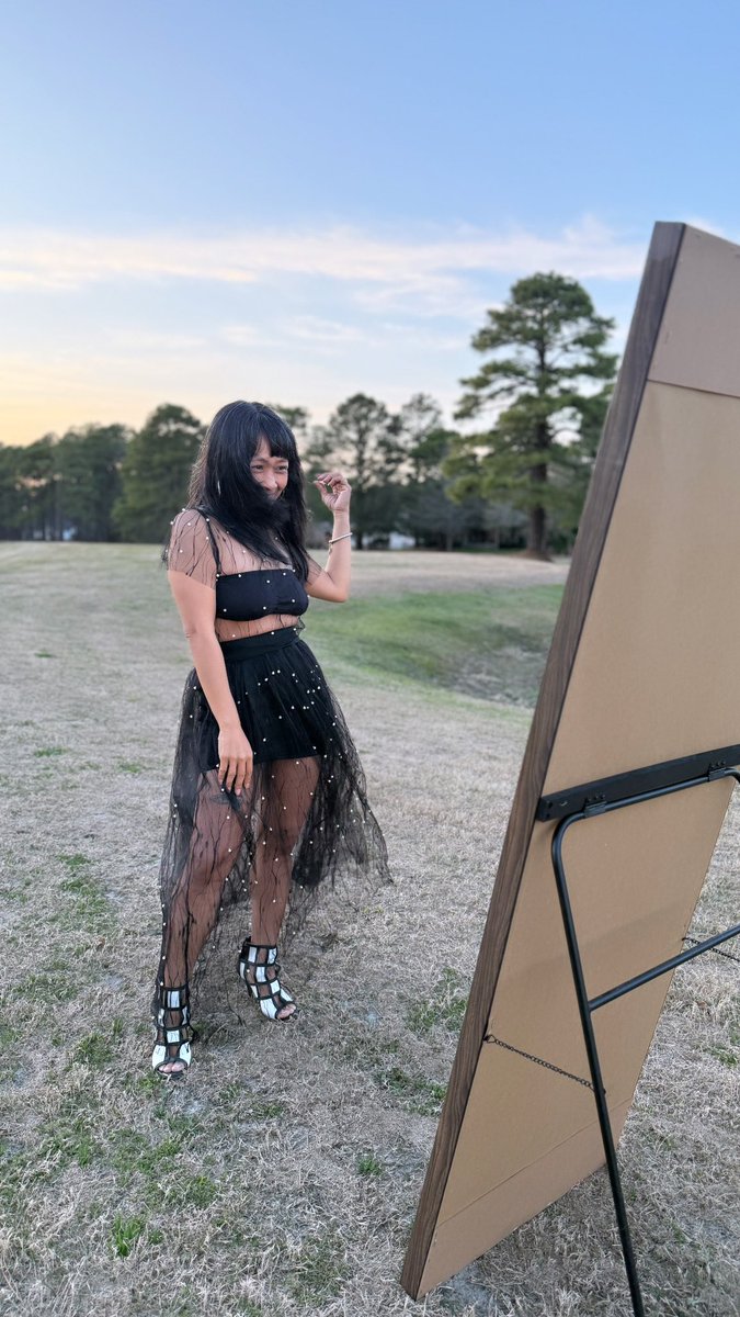 PINAYJD's tweet image. My husband, my barber, my eyebrow tech, my best friend, Loverrr and 5 ever, encouraged me to take these photos in our back yard. 

Me: Honey, my toe nails aren’t painted. 

Him: You’re beautiful. Come on, I have an idea. 

#45where #ariesgang 🎂🥳🎁🥰🐈‍⬛