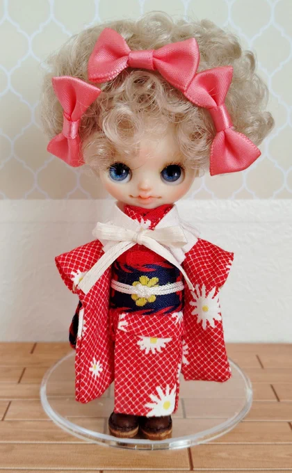 プチブライスのお着物作りました🎀
カスタムブライス可愛い～!クルクル髪がお気に入り。
福子と名付けました❤️ 