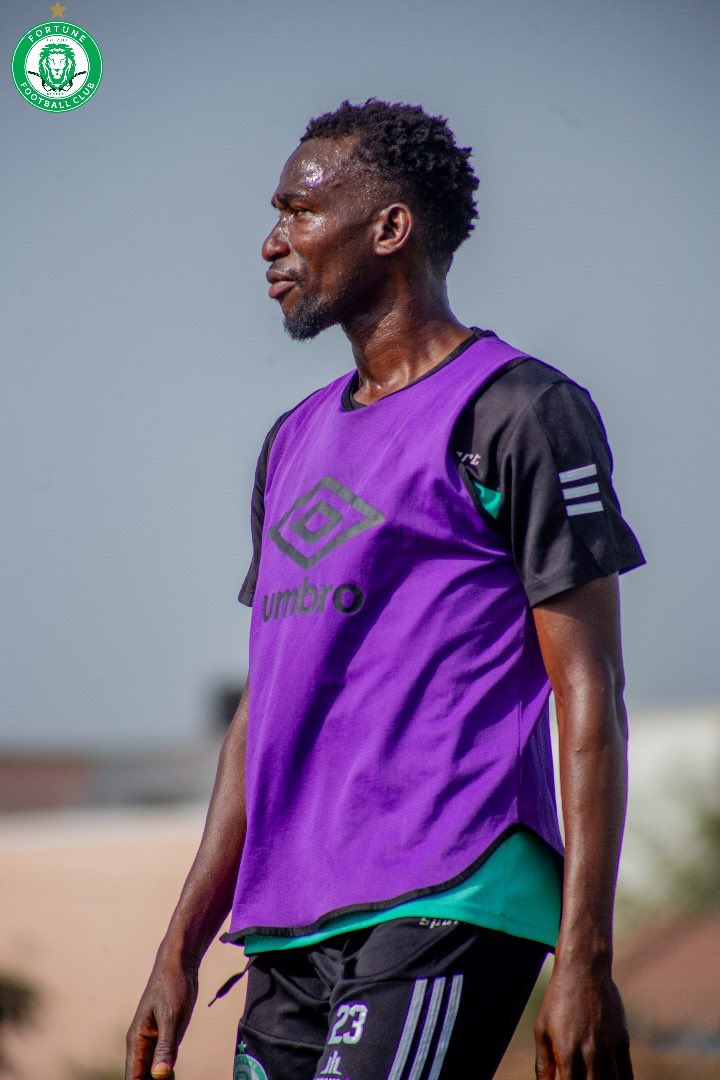🔥 Captain Darboe🔥

Sheriffo put on a show in the last game!  His leadership and experience were on full display, inspiring the team to victory.  This guy always puts his heart into the game, and it shows!  💪 

#SheriffoDarboe #Captain #TeamGoals #Football