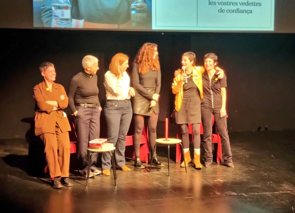 Quin orgull de periodista, amiga i companya de mil aventures culturals. Quin orgull haver compartit ja amb tu, Carolina, 22 dels teus 25 anys de professió, rigor i excel·lència.
I quin orgull de premi, de vetllada i de llegat, el de l'Anna.
Visca el periodisme cultural!