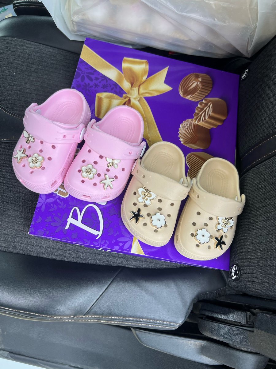 Allahım çıldırıcam babasının kızına aldığı bayram ayakkabılarına bakar mısınız 🥹
Çok şanslı bir kız olucaksın annecim 🥹🤍