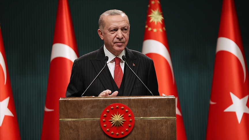 gundem7x24's tweet photo. Cumhurbaşkanı Erdoğan:

Şu gerçeği tüm milletimin bilmesini istiyorum

Yolsuzluk ve rüşvet soruşturmasına esas olan bilgi ve belgeleri getiren CHP'lilerin bizzat kendileri.

Yolsuzluk ve rüşvet parasının taksimatında anlaşmazlık çıkınca birileri gidip yargıya olup biteni anlatmıştır.