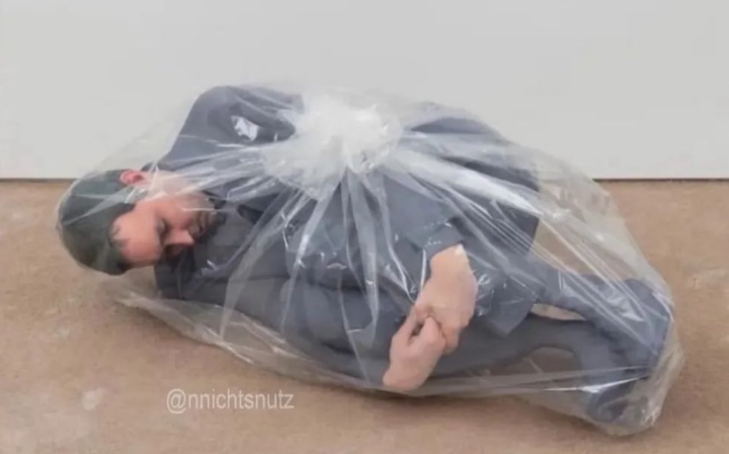 Kassierer: Ihr Beleg ist in der Tüte.

Ich: Danke, Sie ebenfalls

Kassierer: