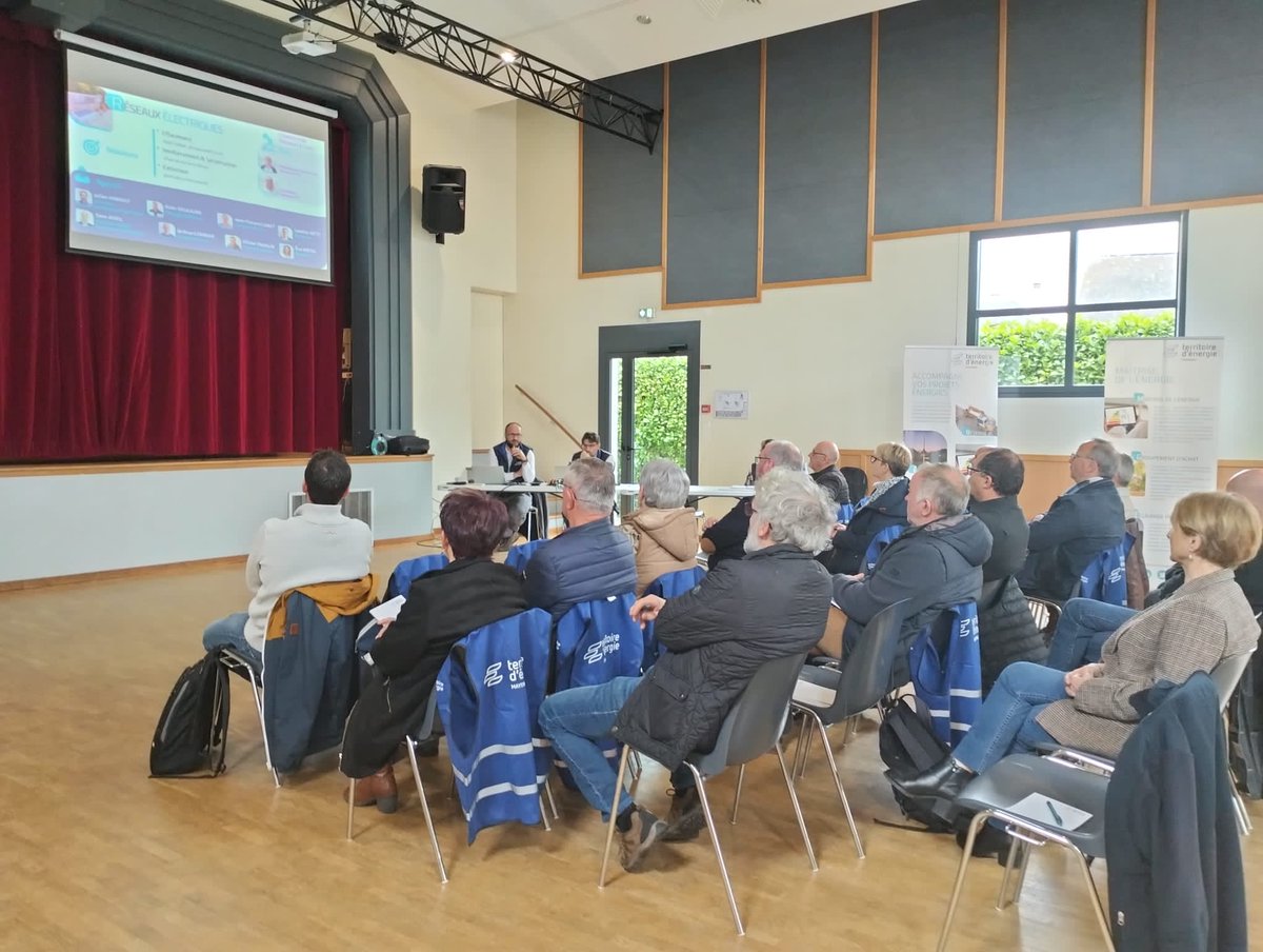 🔴 En direct des Rencontres TEM 📍Méral

Ce matin, <a href="/RichardCHAMARET/">Richard CHAMARET</a>, Président &amp; les agents de Territoire d'<a href="/Energie_Mayenne/">Territoire d'Énergie Mayenne 💡</a> rencontrent les élus des communes rurales et urbaines de la @Communauté de Communes du <a href="/PaysCraon/">Pays de Craon</a>. 
👉Prochaine Rencontre : 28/03 Ville de <a href="/chateau_gontier/">Château-Gontier</a>