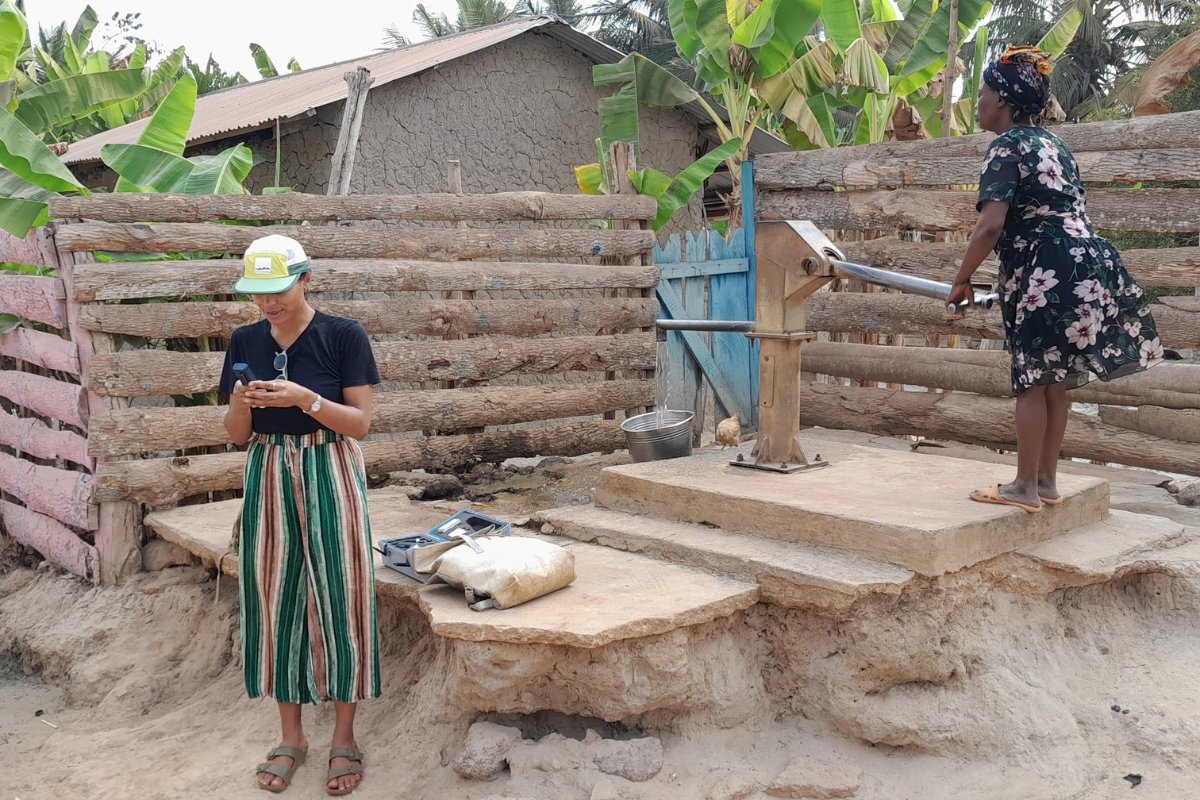 Aquaya (@aquaya) on Twitter photo Aquaya's Lisa tests physicochemical parameters (pH, turbidity, electrical conductivity) on a water sample from a borehole with a hand pump in a village in Asutifi North District, Ghana. Learn more:ow.ly/oc2i50V881H
<a href="/hiltonfound/">Hilton Foundation</a> | #WaterTRACS Aquaya's Lisa tests physicochemical parameters (pH, turbidity, electrical conductivity) on a water sample from a borehole with a hand pump in a village in Asutifi North District, Ghana. Learn more:ow.ly/oc2i50V881H
<a href="/hiltonfound/">Hilton Foundation</a> | #WaterTRACS