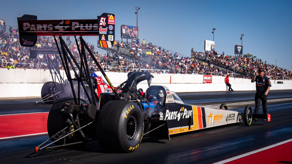 COMPCams's tweet photo. We always love watching @ClayMillican #StompOnThatLoudPedal! Here are a few killer shots from this past weekend’s #ArizonaNats at the Firebird Motorsports Park—next stop: Pomona! 
📸 - Krista Zivcic
#Edelbrockperformance #COMPperformance #NHRA #Dragracing https://t.co/rZpbgXjXyZ