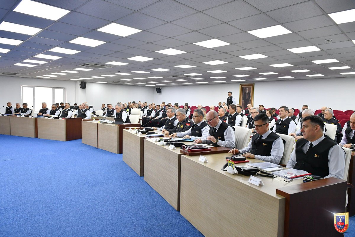 jandarma's tweet photo. Jandarma Genel Komutanımız Orgeneral Sayın Ali ÇARDAKCI başkanlığında; Jandarma Genel Komutan Yardımcılarımız, Karargah Personelimiz ve 81 İl Jandarma Komutanlığımızın katılımı ile “Ramazan Bayramında Alınacak Emniyet Tedbirleri” konulu Video Konferans Sistemi (VKS) Toplantısı icra edildi.
📍Ankara
🗓️26 Mart 2025