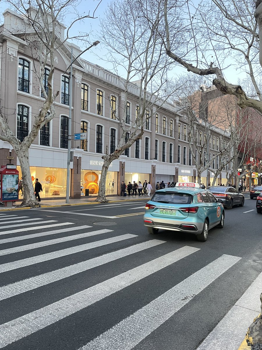 l3eatt's tweet image. รีวิวเซี่ยงไฮ้ 5 วัน งบ 12,xxx บาท รวมทุกอย่าง หลักๆเลยเราได้ตั๋วถูกแบบต่อเครื่อง ค่า รรคืนละไม่ถึง 1,000 เลย ใกล้ metro 300 ม. เอง ค่า metro เที่ยวละ 14 บาทเอง ค่าอาหารเครื่องดื่มกินตามห้าง ไม่แพงมาก ประมาณ 300-400  ต่อมื้อใหญ่ รวมๆชอบนะ ฟีลญี่ปุ่นในราคาถูก เมืองสะอาดมาก