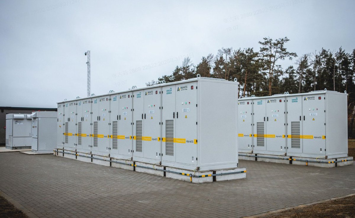 AlphaESS's tweet image. 3MW/6MWh Liquid-Cooled Battery Cabinet  Delivered｜AlphaESS Drives EU's Green Shift at Solarplaza Baltics🌍

#SolarplazaSummitBaltics  #AlphaESS #Lithuania #SustainableLiving #ESS #battery #energystorage #BESS