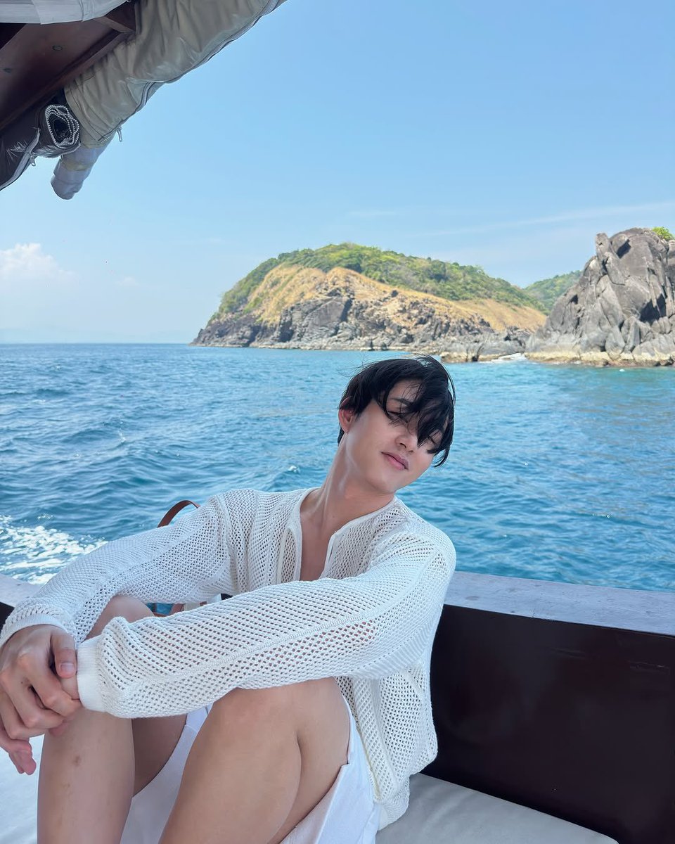 floubake's tweet image. est centil, aku hidup hanya untuk melihat est centil. est centil adalah kehidupan. gak bisa sehari tanpa ngeliat est centil. i love you est centil. est centil till i die. est sehat selalu ya biar bisa centil tiap hari. makasih est centil. kamu lah penyelamat bangsa.