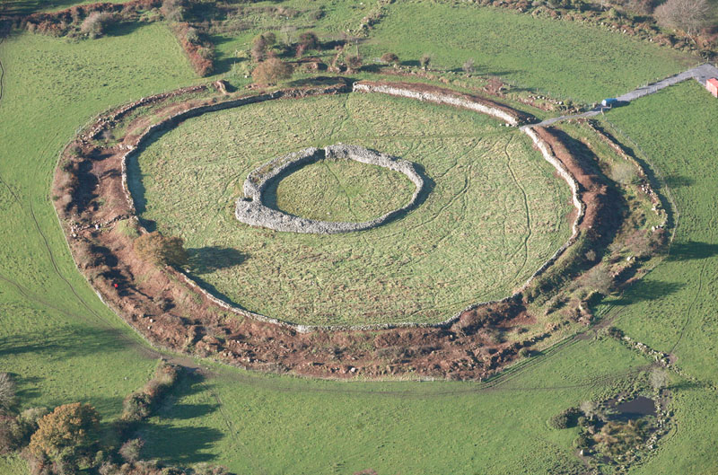 National Monuments Service (@nationalmons) on Twitter photo 📖🚀'A Hillfort Through Time- Excavations at #Rathgall, Co Wicklow'
Launched by Minister <a href="/COSullivanTD/">Christopher O’Sullivan TD</a>
An exemplary publication that vastly enhances our knowledge of one of the finest prehistoric monuments in state care. A testament to the legacy of the late Prof Barry Raftery. 📖🚀'A Hillfort Through Time- Excavations at #Rathgall, Co Wicklow'
Launched by Minister <a href="/COSullivanTD/">Christopher O’Sullivan TD</a>
An exemplary publication that vastly enhances our knowledge of one of the finest prehistoric monuments in state care. A testament to the legacy of the late Prof Barry Raftery.
