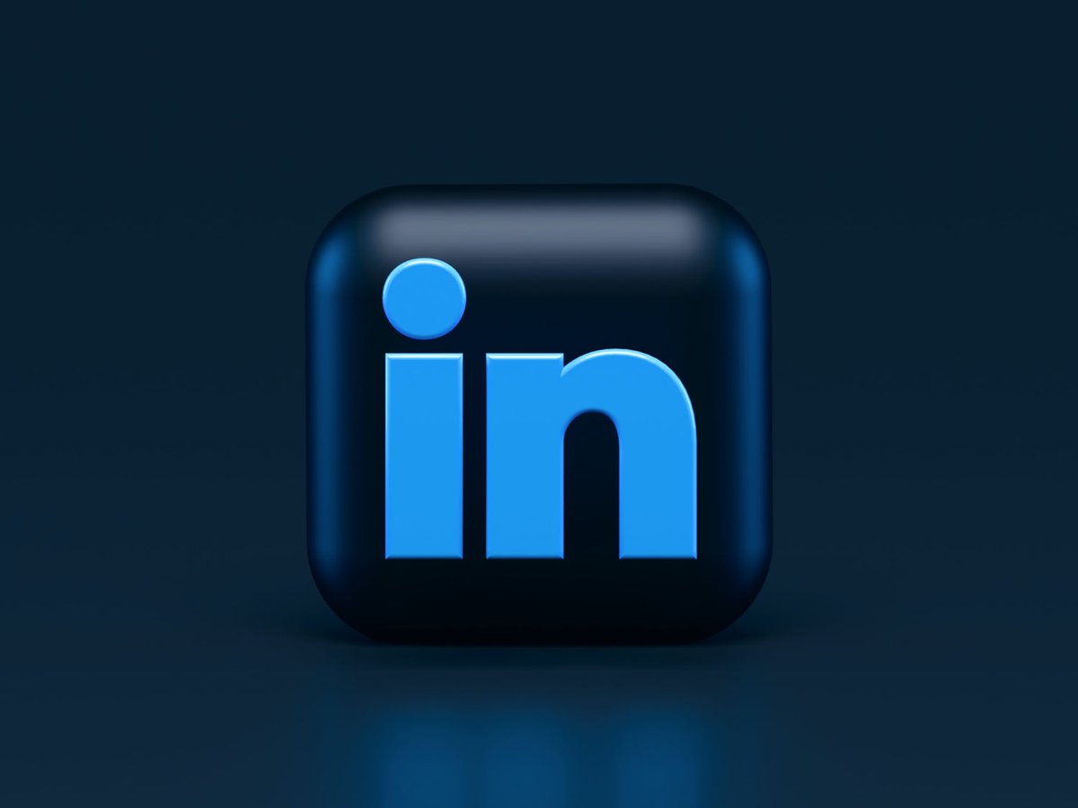 Une tendance forte sur LinkedIn : la vidéo verticale et les créateurs de contenu gagnent du terrain.
Source : Etude <a href="/heavenAgency/">heaven</a> et <a href="/InfMetrics/">Influence Metrics</a>.

En un an, le temps de visionnage des vidéos sur LinkedIn a augmenté de 36% et leur partage progresse deux fois plus vite que les