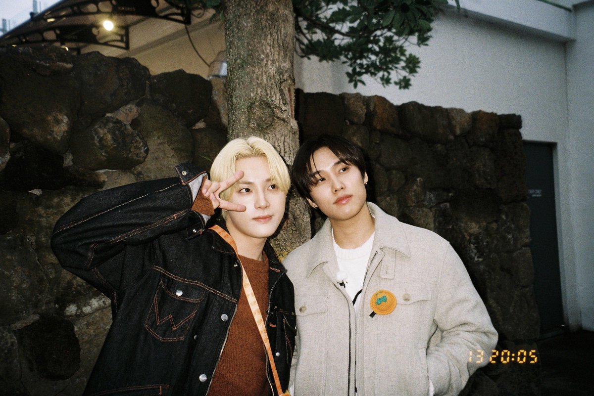 THEBOYZ_officl's tweet photo. [📸] 제이콥&amp;학년이 알려 주는 더비와의 랜선 제주 데이트 코스 함께해 주세요🍊🌴

https://t.co/UOBU2oyYRU

#THEBOYZ #더보이즈
#JACOB #제이콥 #JUHAKNYEON #주학년 https://t.co/ScW2DjFQFd