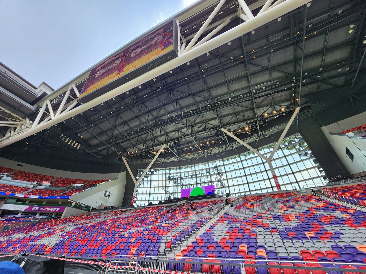 New #HongKong #KaiTak stadium, in #Kowloon, sits on the former Kai Tak Airport site. The stadium also said to boast the longest bar within a stadium in #Asia &amp; retractable roof. Aside from #HSBCSVNSHKG #rugby matches, other activities will take place just outside in the open air