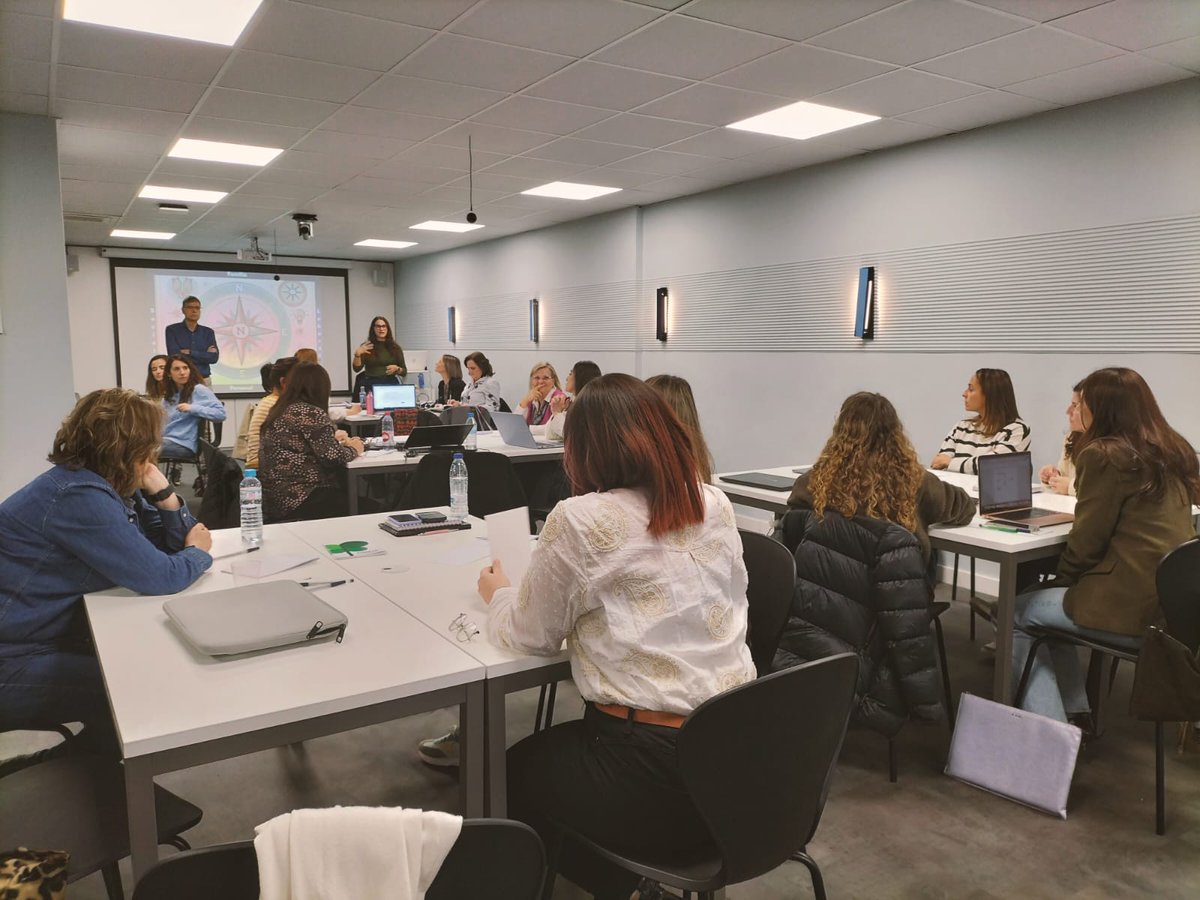 🏡 ¡Arrancan nuestras formaciones en #ParentalidadPositiva!

Del 25 al 28 de marzo, 28 centros y servicios de Plena inclusión inician un proceso de autoevaluación y mejora.

👉 El objetivo: apoyar mejor a las familias de personas con discapacidad intelectual o del desarrollo.