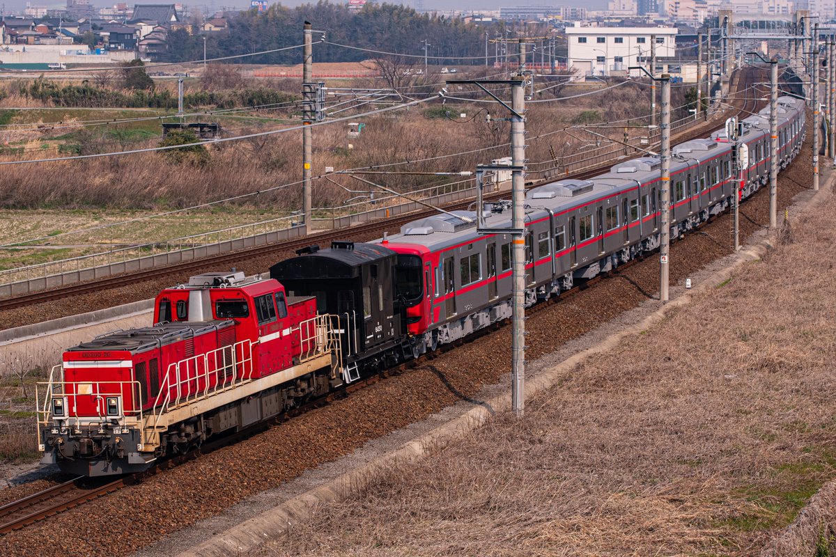 3/26(水)
9777レ　DD200 20+ヨ8450+9500系9523F+9522F+ヨ8632

サブ機は横構図で。
未明の場所取りから始まり、1番欲しかった構図で名鉄甲種を記録することができて良かったです。
お会いした皆様、長い時間大変お疲れ様でした。