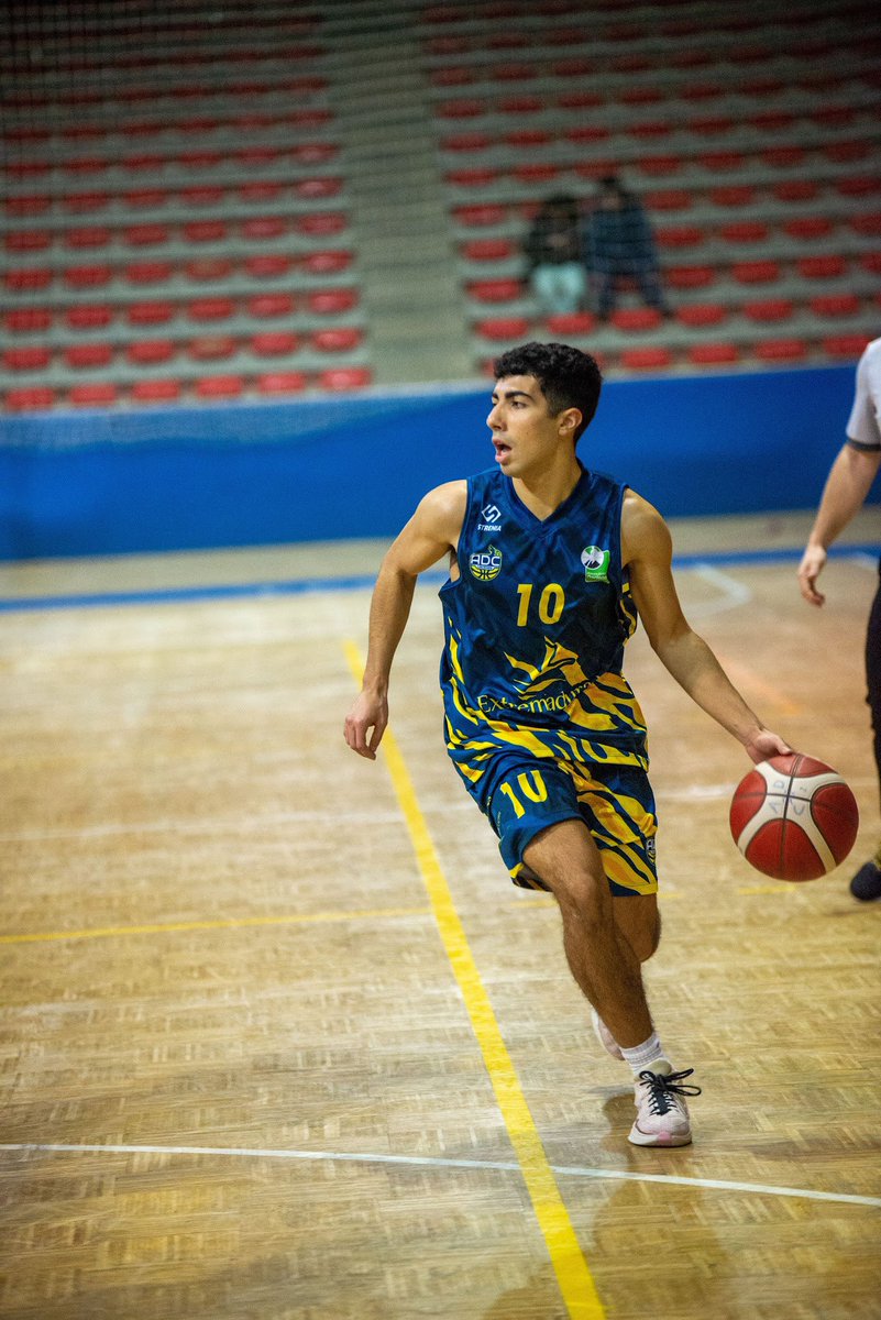 adcbaloncesto's tweet photo. 𝟏ª 𝐃𝐢𝐯. 𝐍𝐚𝐜. 𝐌𝐚𝐬𝐜 | 🏀
 
Aquí os dejamos algunos momentos 📸 del partido del sábado contra el @SagradoCoraznCC 

💙💛🩷
#SomosCantera #SomosFamilia #ADC https://t.co/mxDSB7Ij3X