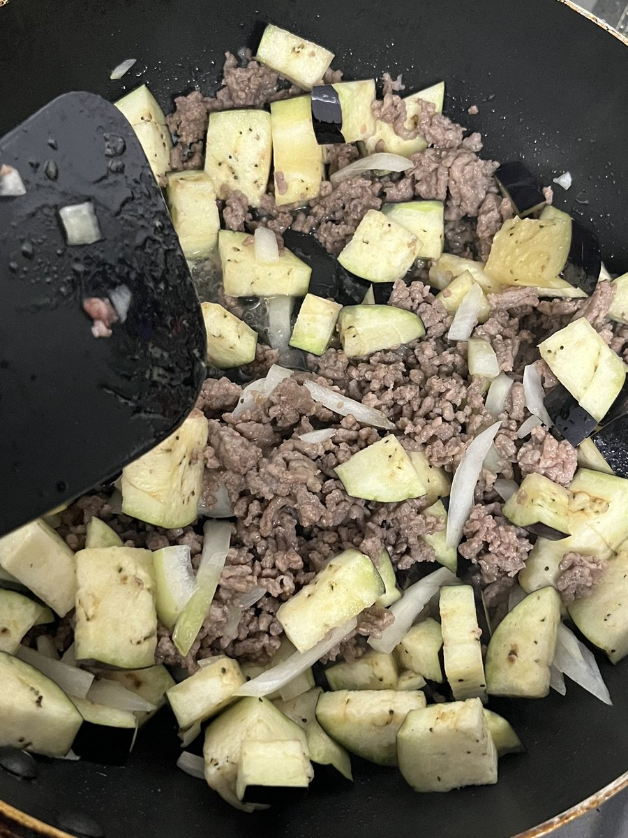 あ、野菜より前に先に肉を炒めちゃった 