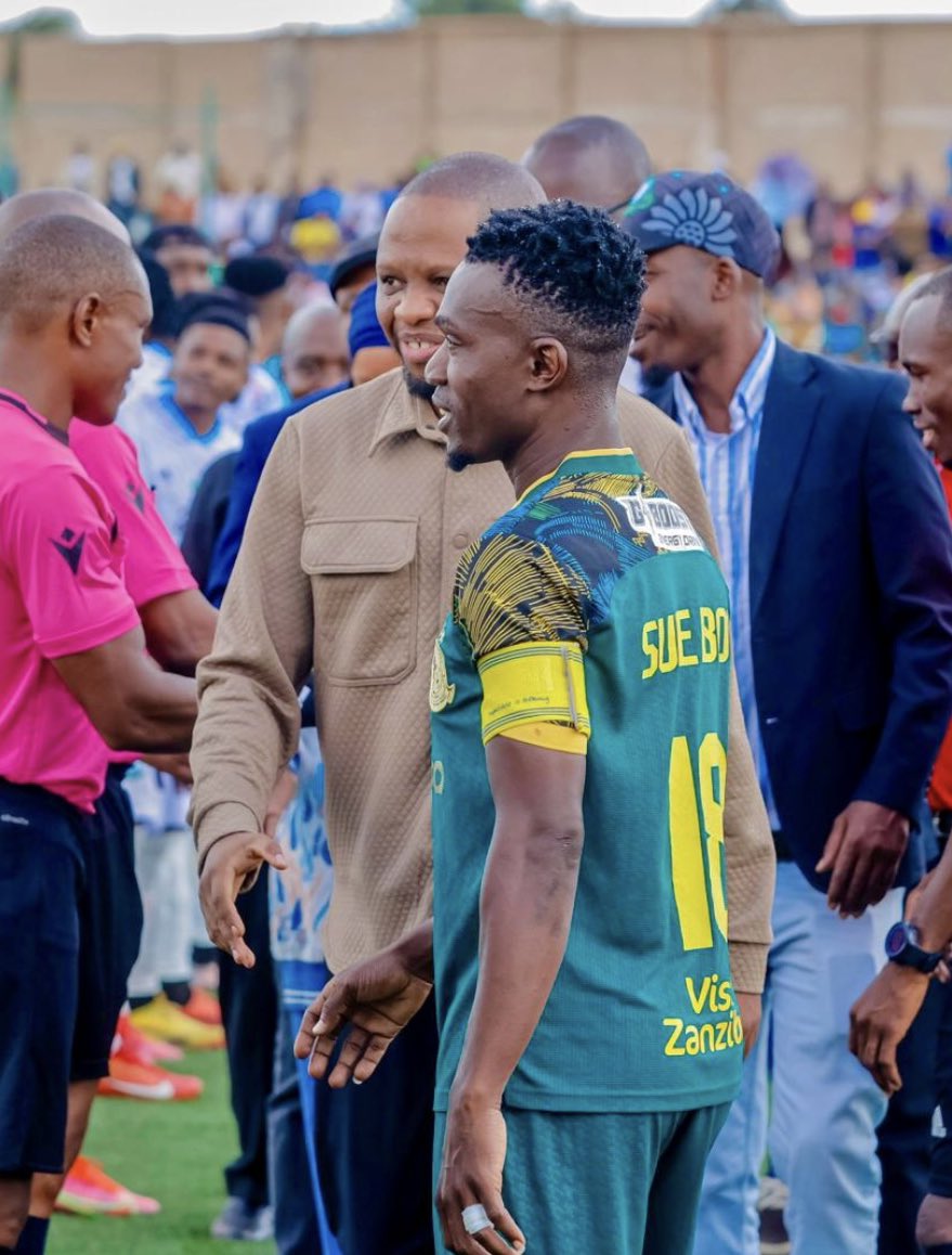 Sureboy (@sureboytz8) on Twitter photo Ona nawalk kama champion, talk kama champion,
Watu wangu wa east wanafaham kua mi ni don ๐ถ๐ช
MH <a href="/MwanaFA/">Falsafa Baba!</a> Ona nawalk kama champion, talk kama champion,
Watu wangu wa east wanafaham kua mi ni don ๐ถ๐ช
MH <a href="/MwanaFA/">Falsafa Baba!</a>