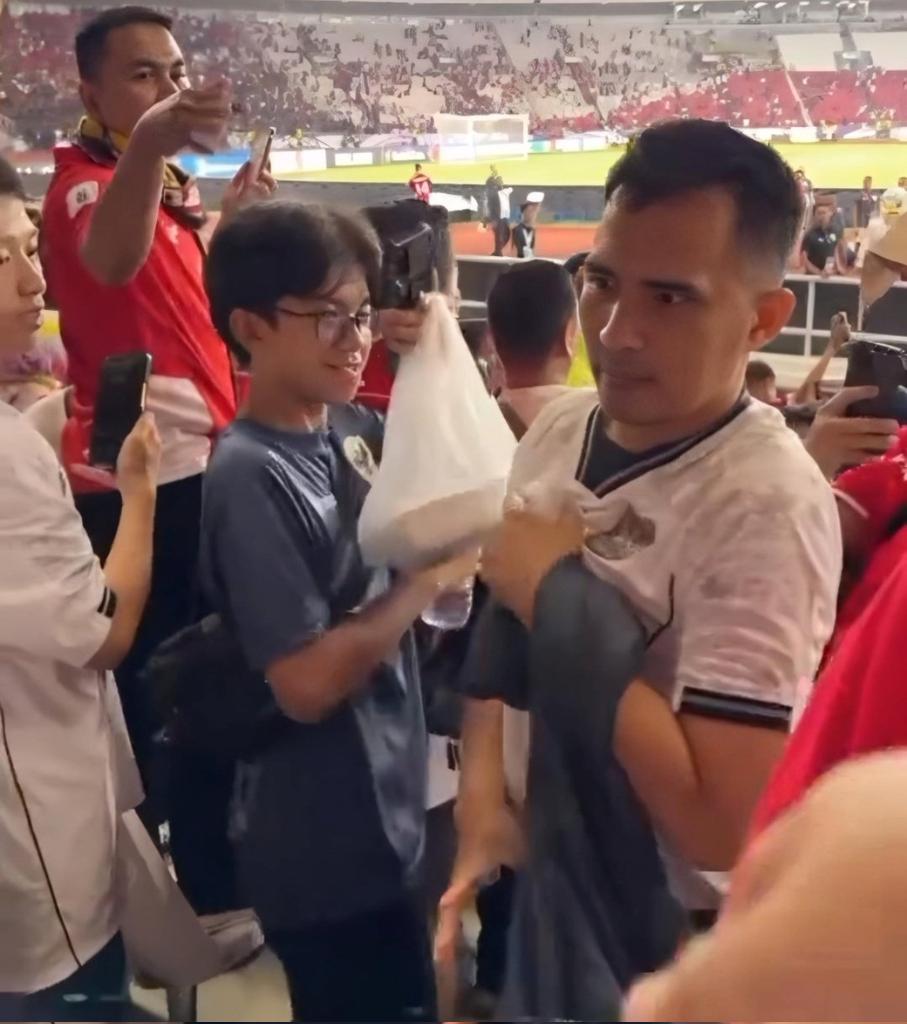 <a href="/kegblgnunfaedh/">Kegoblogan.Unfaedah</a> Budaya kita bukan gotong royong. Budaya kita korupsi. Setiap kita adl koruptor, membedakan cuman kesempatan &amp; nilainya aja.