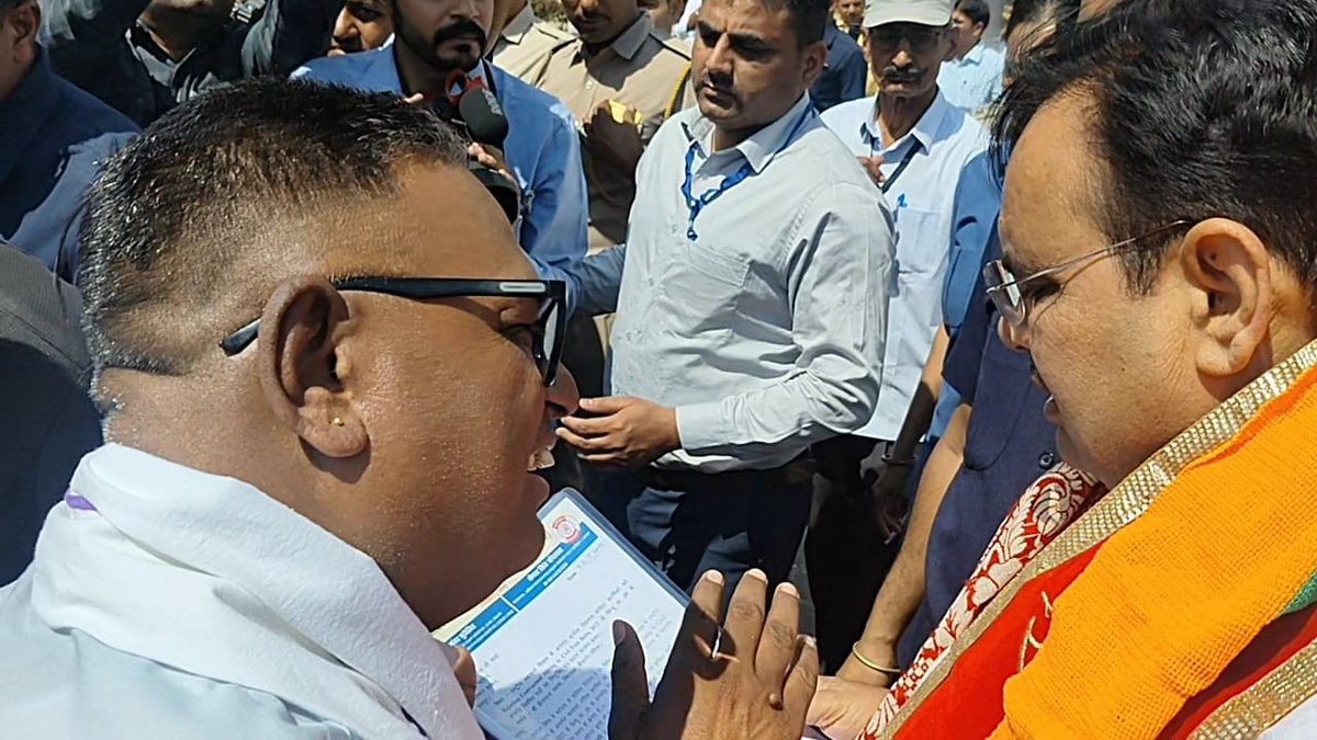 Rajsanvidha's tweet photo. आज बीकानेर की धरा पर माननीय मुख्यमंत्री महोदय @BhajanlalBjp जी को चिकित्सा विभाग NHM मे संविदा पर कार्यरत संविदाकर्मियों का संविदारूल्स 2022 के तहत सर्जित 4518 नियमित पदो पर नियुक्ति पत्र दिलाने हेतु निवेदन है उम्मीद करते है आप अतिशीघ्र इसका संज्ञान लेंगे @RajCMO @RajGovOfficial https://t.co/8QaENs7tbx