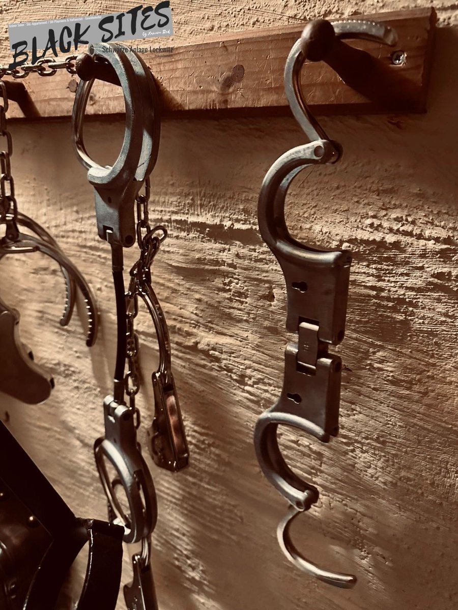 SchwarzeAnlage's tweet image. Die guten alten DDR Hand-und Fußschellen… hier in der Haftanstalt im Einsatz!