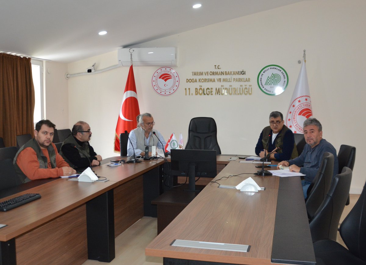 🐦Bölge Müdürlüğümüz Av ve Yaban Hayatı Şube Müdürlüğü koordinasyonunda, Amasya, Çorum, Ordu, Samsun ve Tokat DKMP Müdürlüklerindeki Av ve Yaban Hayatı Gözlem Ekiplerine "Türkiye'nin Kuş Göç Rotalarının Belirlenmesi Projesi" kapsamında eğitim verildi. <a href="/milliparklar/">Milli Parklar</a>