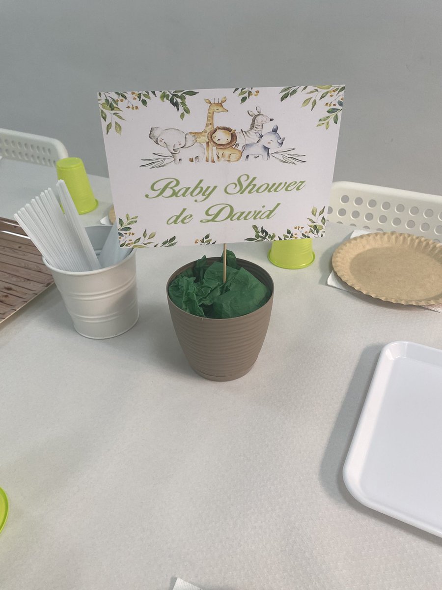 FunInsideParty's tweet photo. Aquí traemos la #BabyShowerDavid 🎉🦁🦒. Fue una decoración preciosa con colores y tonos elegidos personalmente. Todxs estuvieron a las mil maravillas. ¡Qué David os llene el corazón de bonitos momentos!🤗 #funinsideparty #funinside #decoracionesfuninside #decoracionpersonalizada https://t.co/BXcdICDvtc