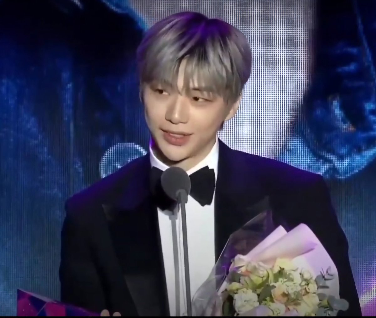 Sasamei4's tweet image. FlowD should we work together to get a 🏆 to KDBB before his enlistment? Probably the last one before he goes.

SMA Global World Choice solo
Ist round of voting 24/3 to 12/4
2nd round voting 21/4 to 10/5
Ceremony on 21/6

#강다니엘 #KangDaniel #FlowD