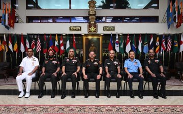 Def_PRO_Chennai's tweet photo. #GeneralUpendraDwivedi, Chief of Army Staff, in his address to the 80th Staff Course at #DSSC, Wellington on 16 Mar '25 outlined transformative military initiatives designed to enhance operational capabilities, tech adaptability & strategic responsiveness.
#DefenceTransformation https://t.co/LWk2OOey8O