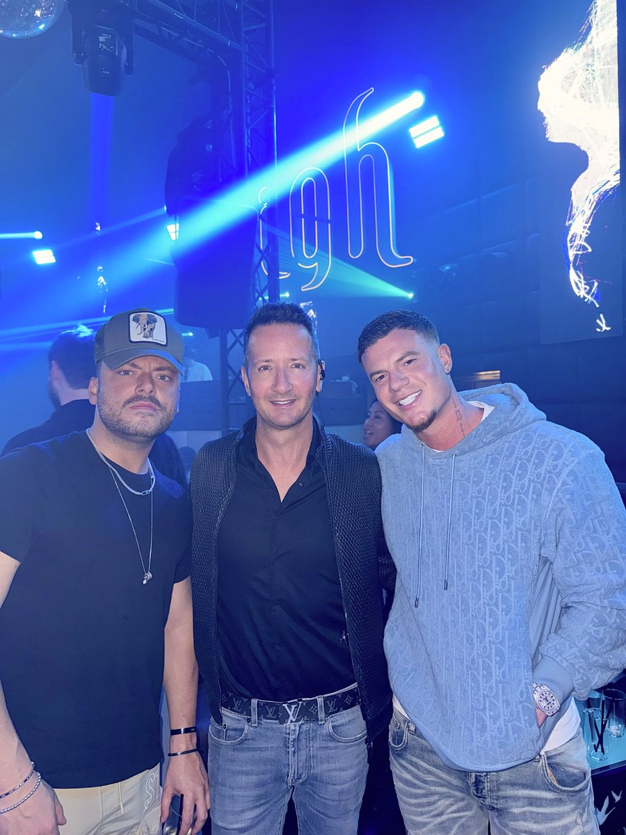 HighClubNice's tweet image. 🤩 Kev Adams et AD Laurent passent leur soirée au High 😃🥳