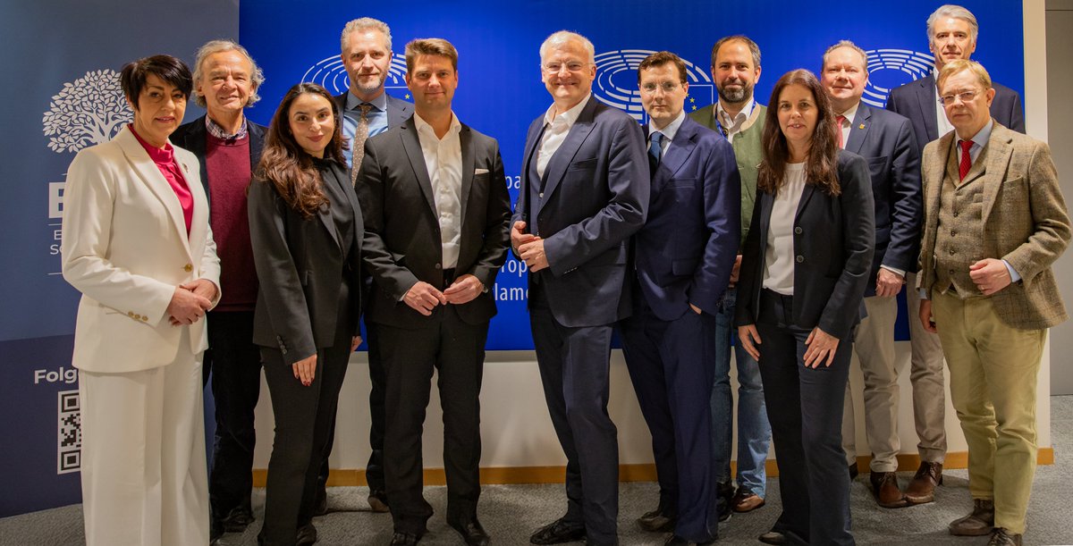 Christine Anderson (@andersonafdmdep) on Twitter photo In dieser Woche hatten wir im Brüssel Europaparlament unseren Parteifreund <a href="/HughBronson_AfD/">Dr. Hugh Bronson</a> (6 v.l.), Mitglied im Ausschuss für Europaangelegenheiten des Berliner Abgeordnetenhaus, zum Gedankenaustausch zu Gast.
<a href="/AfDFraktionAGH/">Alternative Hauptstadtfraktion</a> <a href="/SiegbertDroese/">Siegbert Droese</a> <a href="/Marc_Jongen/">Marc Jongen MdEP</a> In dieser Woche hatten wir im Brüssel Europaparlament unseren Parteifreund <a href="/HughBronson_AfD/">Dr. Hugh Bronson</a> (6 v.l.), Mitglied im Ausschuss für Europaangelegenheiten des Berliner Abgeordnetenhaus, zum Gedankenaustausch zu Gast.
<a href="/AfDFraktionAGH/">Alternative Hauptstadtfraktion</a> <a href="/SiegbertDroese/">Siegbert Droese</a> <a href="/Marc_Jongen/">Marc Jongen MdEP</a>