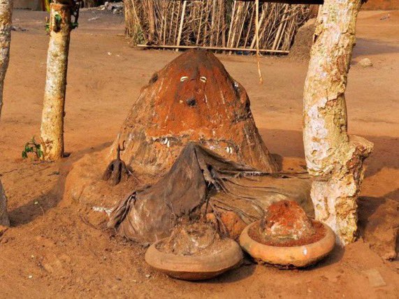 fomax112's tweet photo. If Africans build a nice structure around this shine, Africans will demonise it. Has anyone ever seen what is inside the building everyone touching and praying in Mecca?

Africans were indoctrinated from childhood to hate themselves and anything they and their ancestors stood for.

Conquered minds