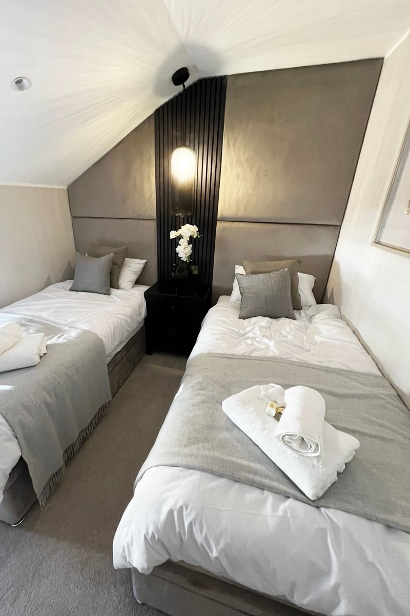 This week’s instalment of the Project of the Week series features a rustic and coastal holiday cottage design by 2024 SBID Awards Finalist, LWE Interiors.

Learn more about LWE Interiors, Tudor Cottage: bit.ly/3QoWoqS