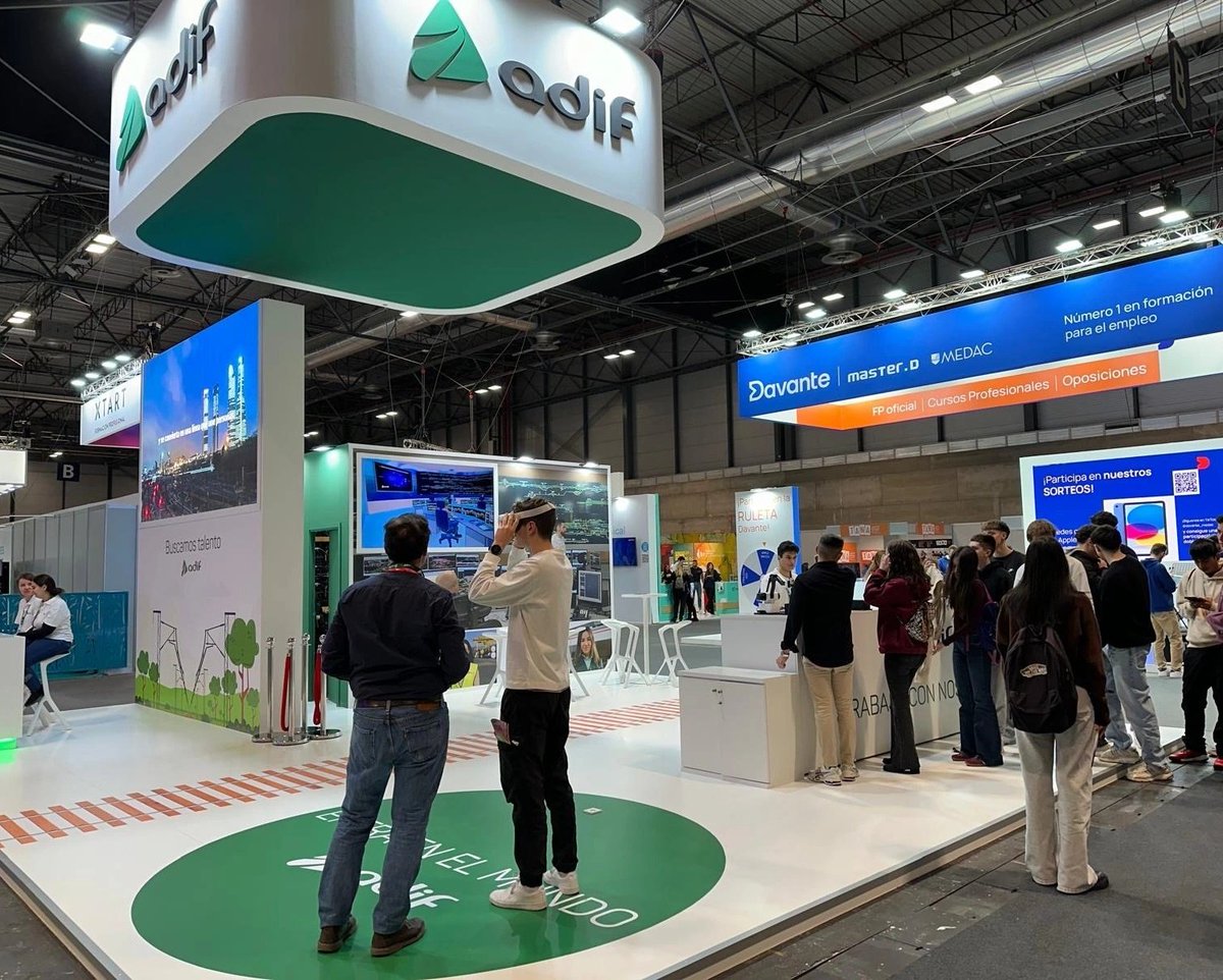 Adif_es's tweet photo. 🔛📢 ¡Estamos en #Aula2025! Ya puedes visitar nuestro stand y entrar en el #MundoAdif 👣💭 para conocer qué perfiles educativos y profesionales buscamos en nuestras Ofertas Públicas de Empleo.

¡Te esperamos! 😊

🗓️ Del 26 al 30 de marzo
📍 @IFEMA https://t.co/vK0wnTM7f1