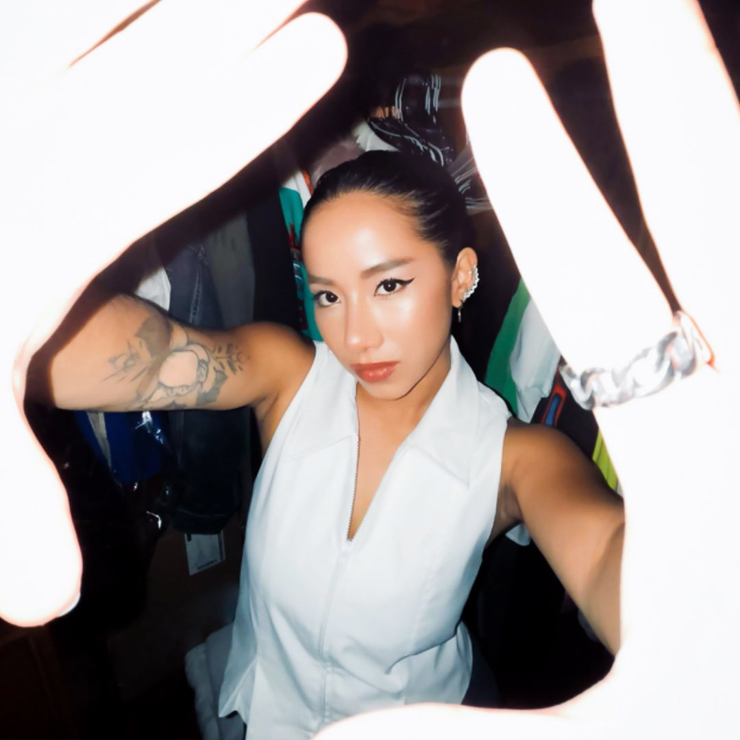 HTE_Official's tweet photo. ◤ Information ◢
2025.03.28 (FRI) Release!
KEVI-Z
4th Digital Single
"ordinary love is not ordinary"
インドネシアのR&B/ポップシンガーBlingoutkidがfeaturingで参加!
◾️各配信サイト
03.28. 0:00 OPEN
https://t.co/Dpfbr1OrFx
#KEVIZ #Blingoutkid
#htentertainment #12wired https://t.co/p3TprQzD7K