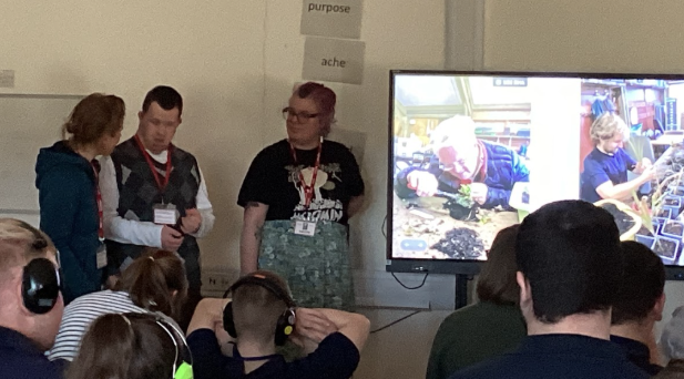 Applefields School tweet media