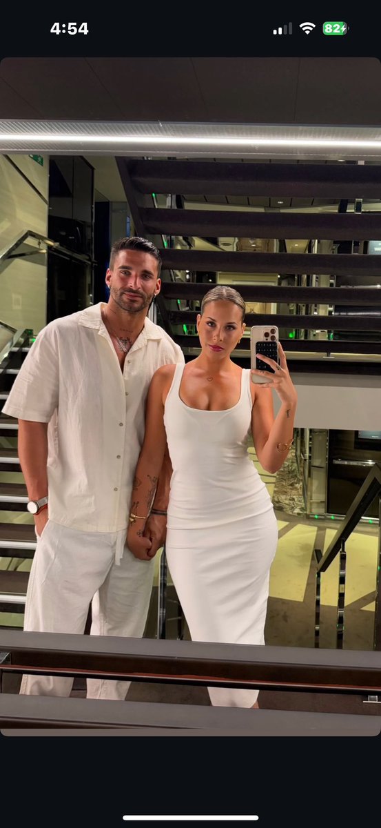 luis778800's tweet photo. Tú sí que tienes que superar a esta pareja, lo que mal que te viene que se amen tanto y tengan un proyecto de vida juntos tú que decías que no veías amor #Violedi26M #superalo #mastica https://t.co/hMiMjPWQux