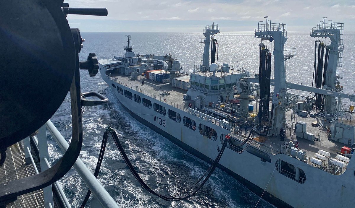 NavyLookout's tweet image. Both active RFA tankers at sea together.

@RFATideforce conducts RAS assurance trials with @RFATidesurge in south coat exercise areas, including the first stern-RAS between Tide-class tankers.
