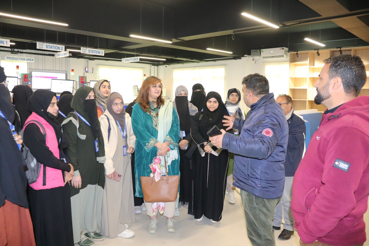 C4i4 Lab, under aegis of MHI, is thrilled to share that the i-Factory at Awantipoora, Srinagar (1,600m altitude) is fully operational!  Since launch, ~500 professionals &amp; students have explored #Industry40 through our Discovery Program! 🔗 #Manufacturing