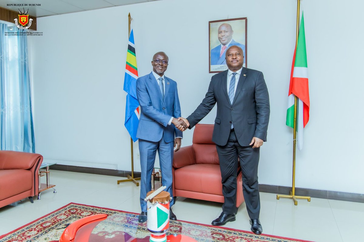 MAECD (@maeburundi) on Twitter photo Ce 26 mars 2025, le Ministre des Affaires Etrangères & de la Coopération au Développement Amb.<a href="/AShingiro/">Amb. Albert SHINGIRO</a> a reçu en audience M. PISSANG T. Dadémanao, Représentant pays de la <a href="/FAO/">Food and Agriculture Organization</a> au #Burundi pour échanger sur l'état de la coopération avec la #FAO dans les domaines d'intérêt commun Ce 26 mars 2025, le Ministre des Affaires Etrangères & de la Coopération au Développement Amb.<a href="/AShingiro/">Amb. Albert SHINGIRO</a> a reçu en audience M. PISSANG T. Dadémanao, Représentant pays de la <a href="/FAO/">Food and Agriculture Organization</a> au #Burundi pour échanger sur l'état de la coopération avec la #FAO dans les domaines d'intérêt commun