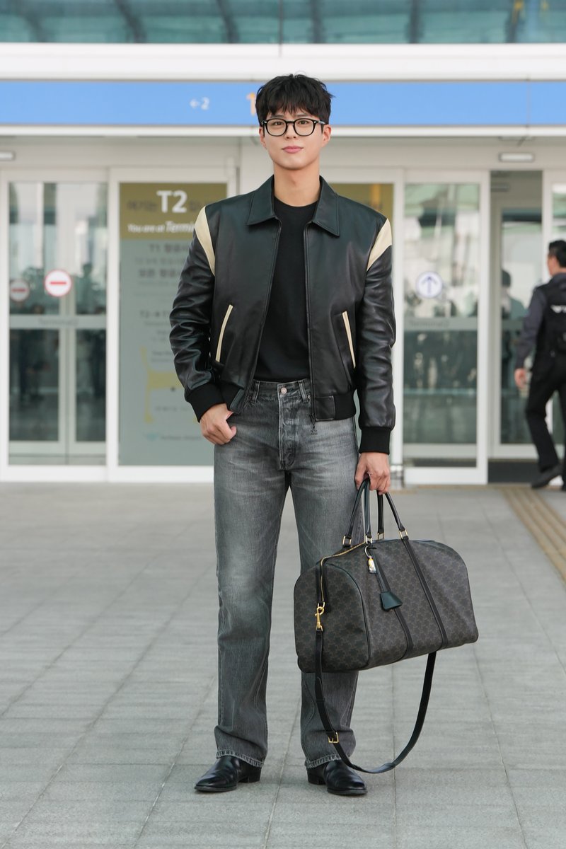 Bogum Park wearing CELINE at Incheon International Airport

#CELINE