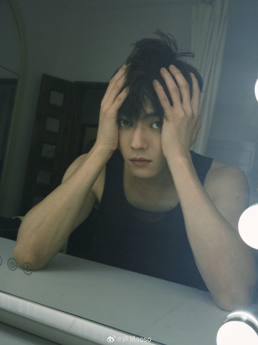 dramapotatoe's tweet photo. #XuKai shares new snaps https://t.co/dYU5e7gR02